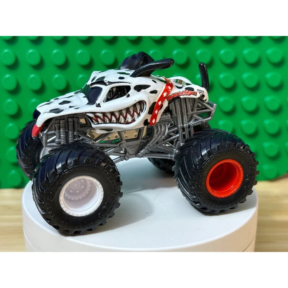 Monster Jam Monster Mutt Dalmatian Diecast Truck White Black 1:64 Scale
